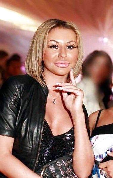 25P Makeup      red lips      face