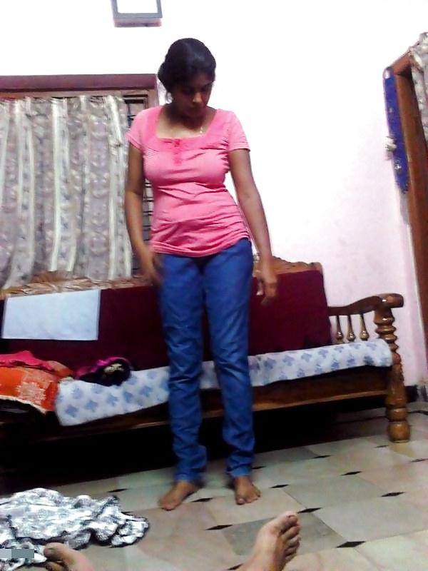 25P Mallu teacher posing nude spreading pussy lips