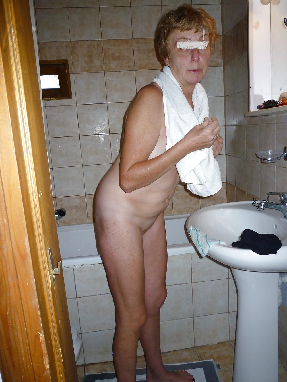 9P Mistress C in her bath-room