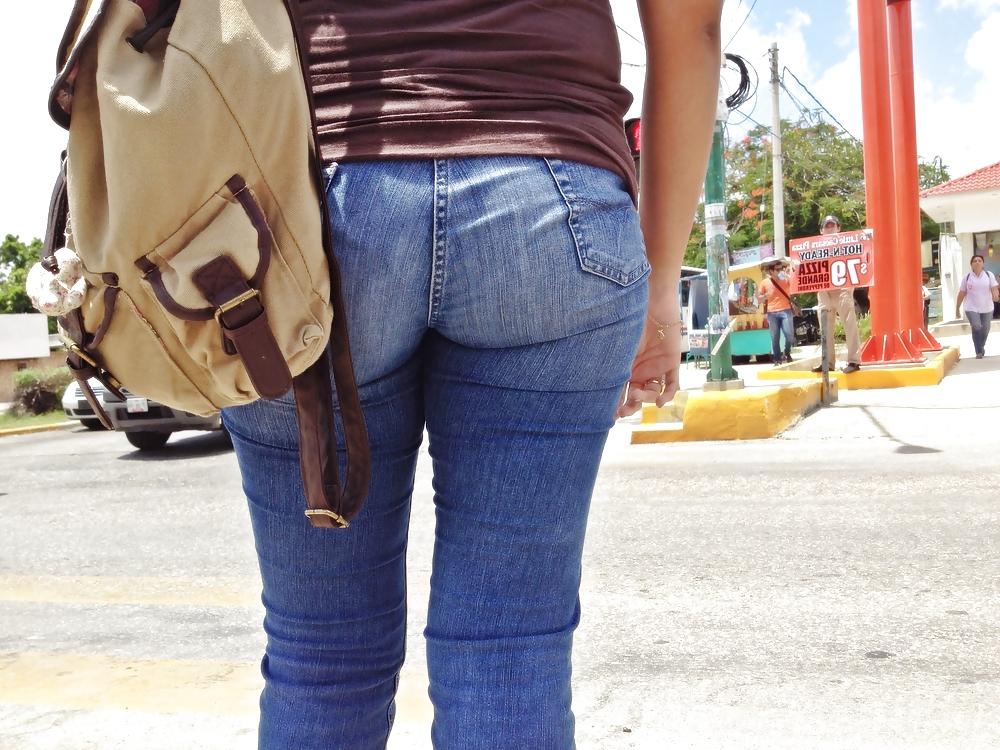 14P Mexicana-Sabroso culo cruzando el semaforo de la universidad