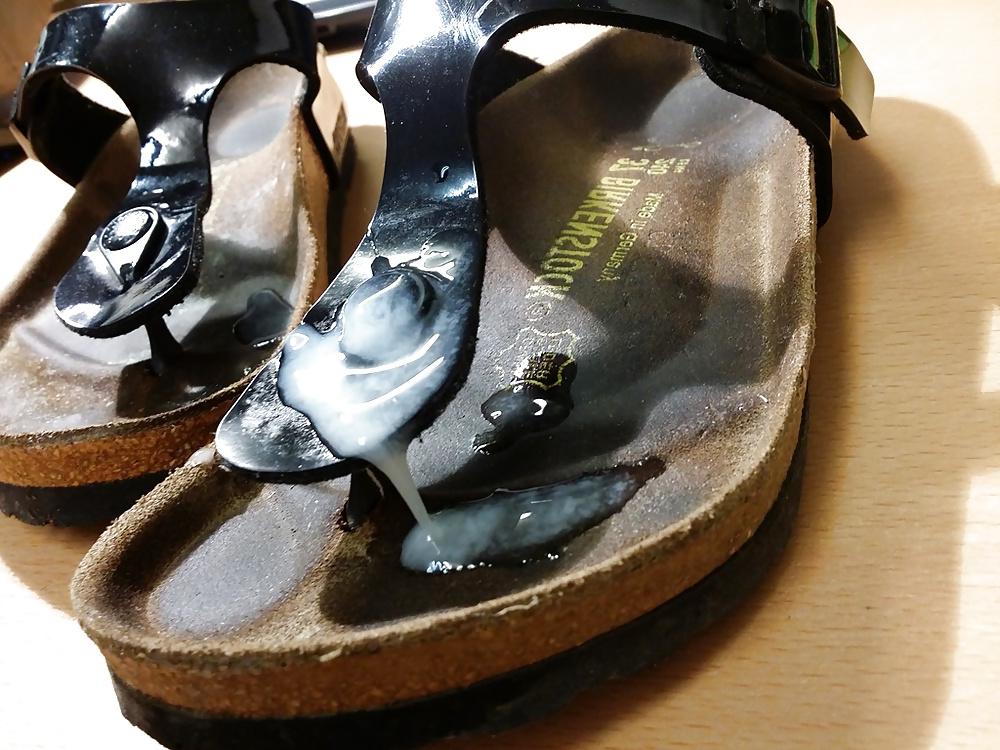 7P Cum on little girl's birkenstock gizeh  bought on internet