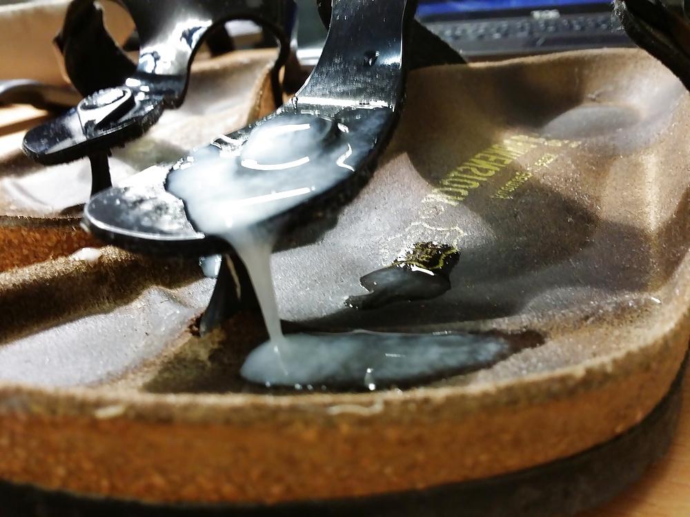 7P Cum on little girl's birkenstock gizeh  bought on internet