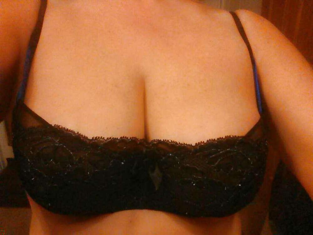 10P Victoria's Secret Bra Tits self shot 36DD