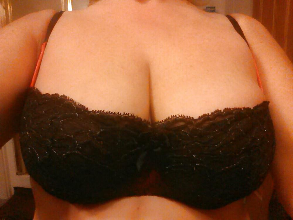 10P Victoria's Secret Bra Tits self shot 36DD