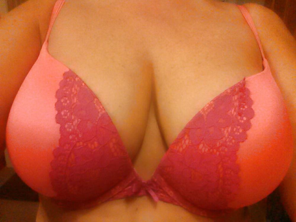 10P Victoria's Secret Bra Tits self shot 36DD