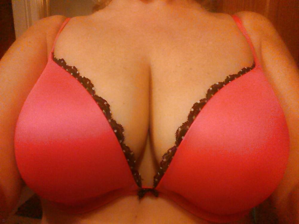10P Victoria's Secret Bra Tits self shot 36DD