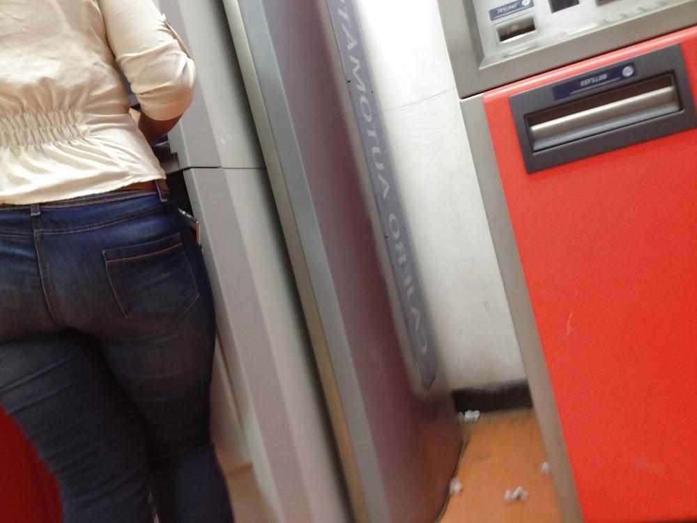10P Mexicana-Culo ancho y gordo en el cajero de la Comer