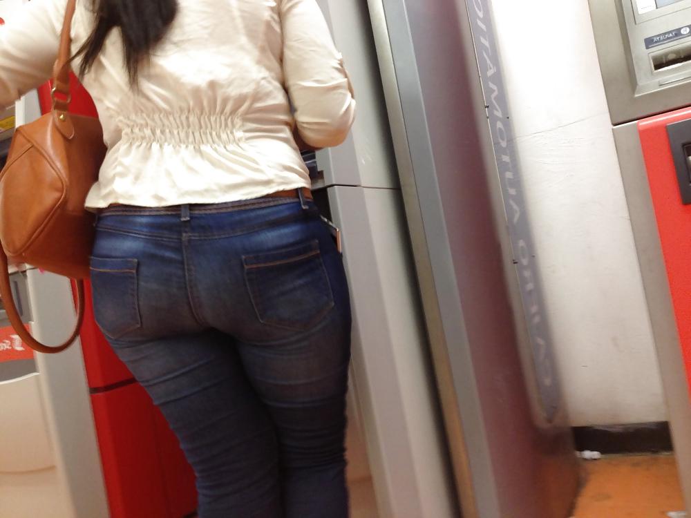 10P Mexicana-Culo ancho y gordo en el cajero de la Comer