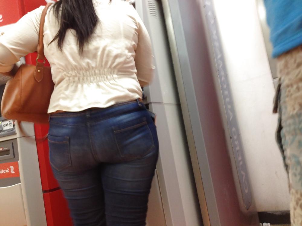 10P Mexicana-Culo ancho y gordo en el cajero de la Comer