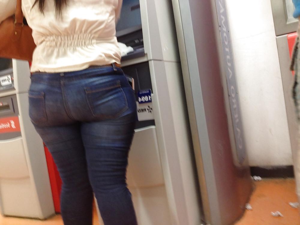 10P Mexicana-Culo ancho y gordo en el cajero de la Comer