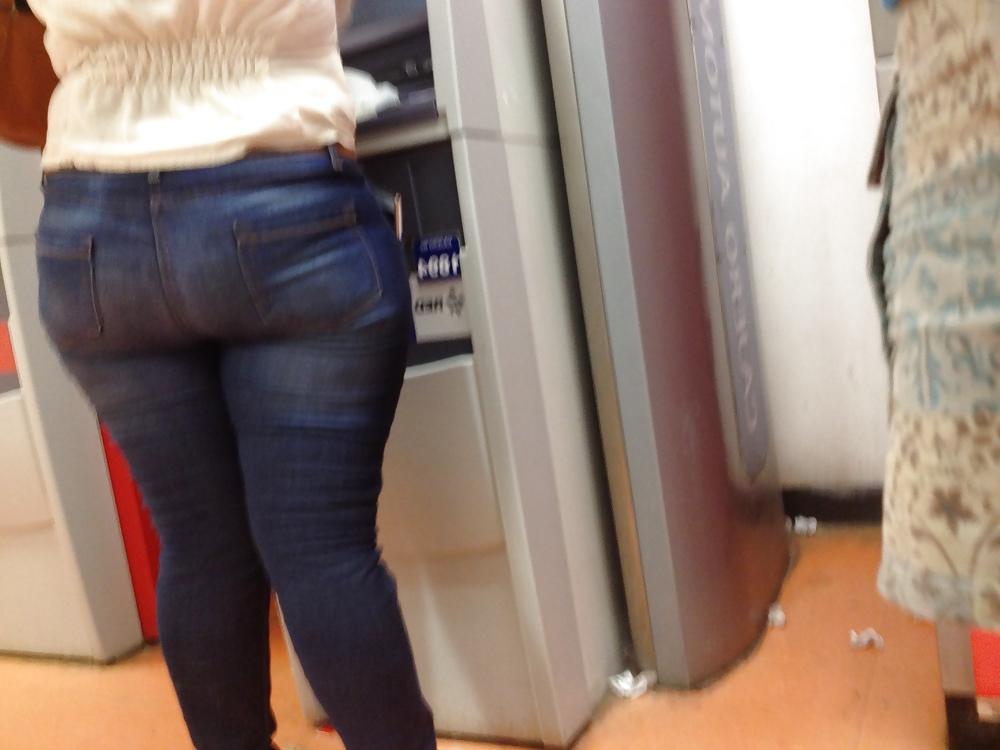 10P Mexicana-Culo ancho y gordo en el cajero de la Comer