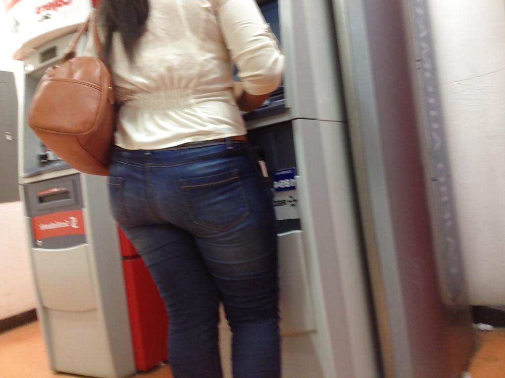 10P Mexicana-Culo ancho y gordo en el cajero de la Comer
