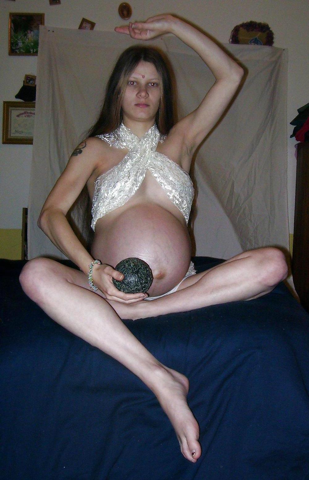 25P Some pregnant chicks porn pics