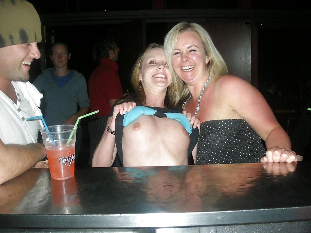 25P Drunk Girls Flashing Tits At The Bar