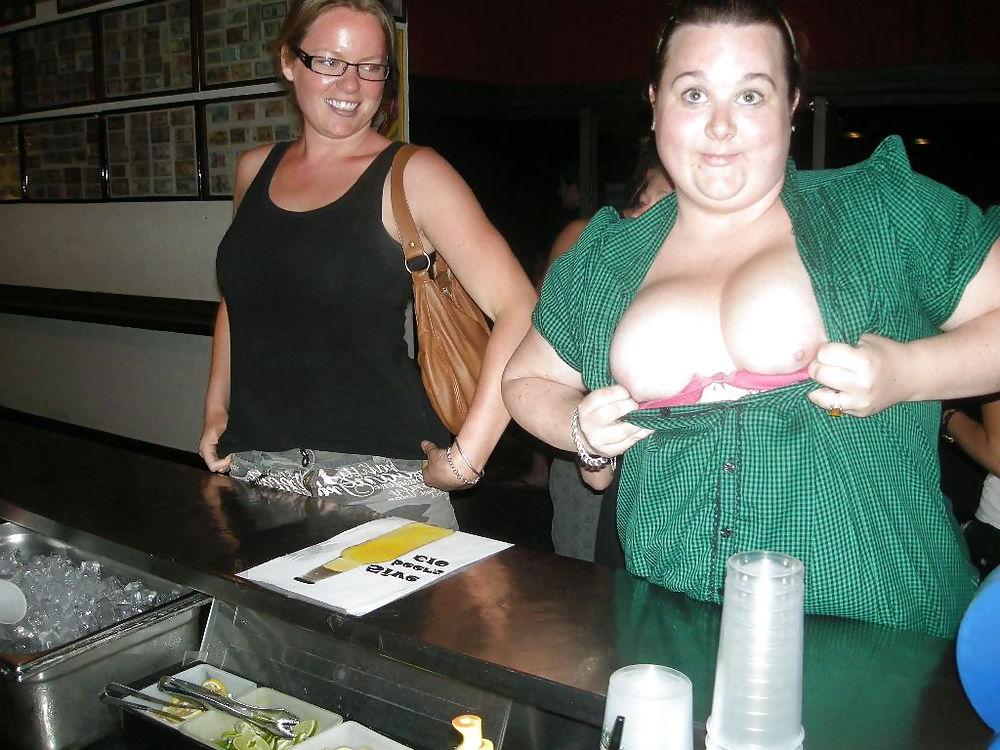 25P Drunk Girls Flashing Tits At The Bar
