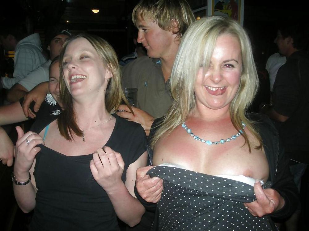 25P Drunk Girls Flashing Tits At The Bar