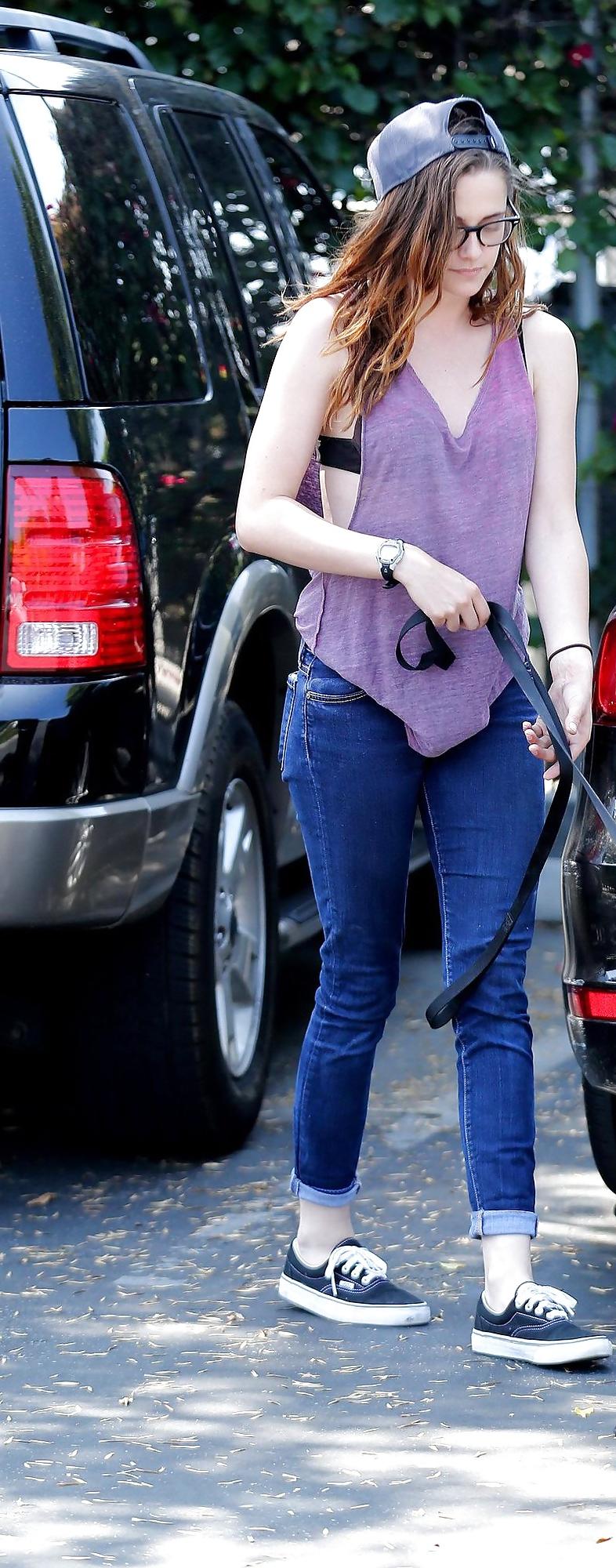 5P Kristen Stewart Black Bra 