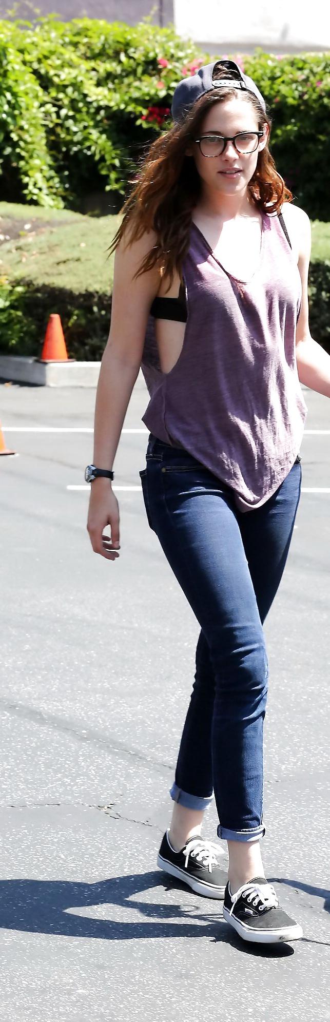 5P Kristen Stewart Black Bra 