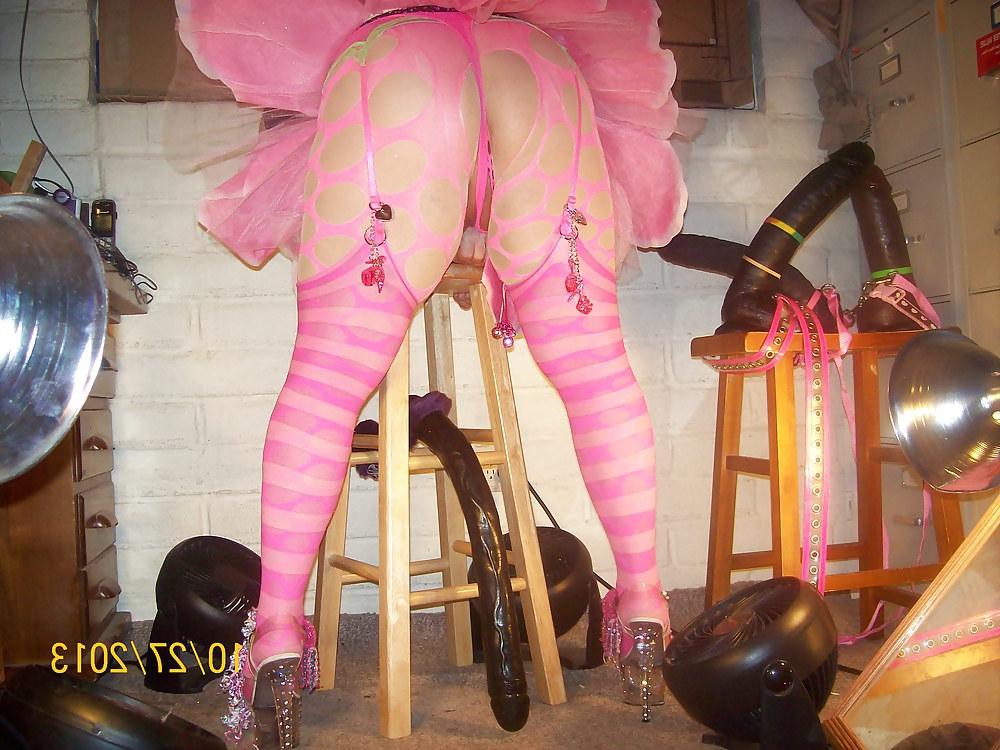 21P Tgirl BBC slut in hot pink to be pimped out in Daddy's hood