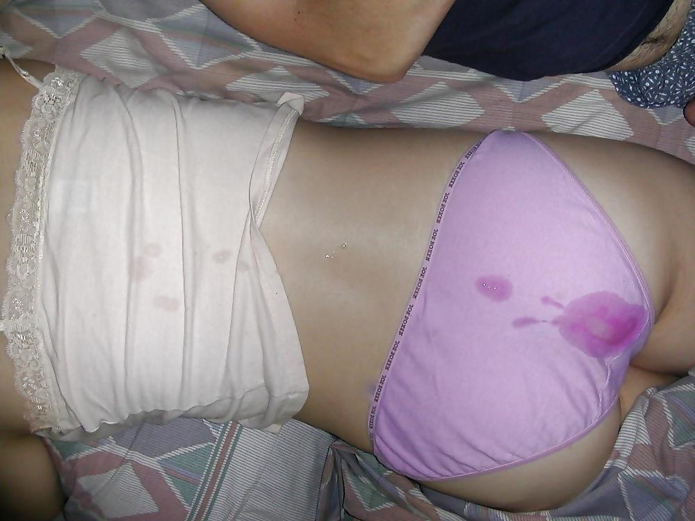25P Amateur cum on panties