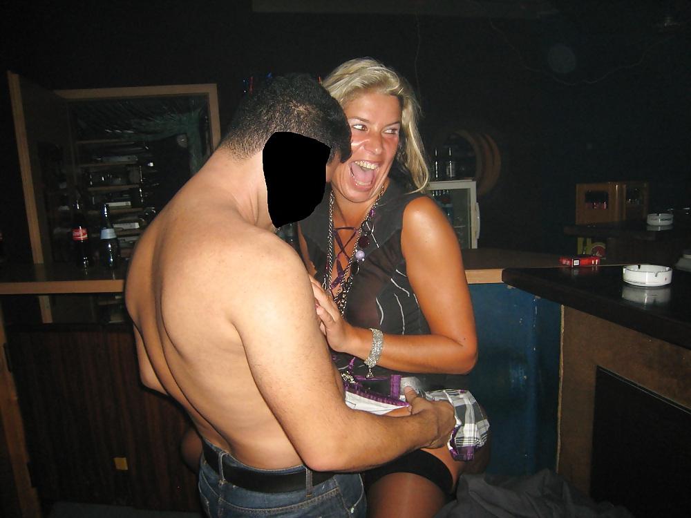 7P Die geile Fotze Julia wieder mal in der Bar abgefickt