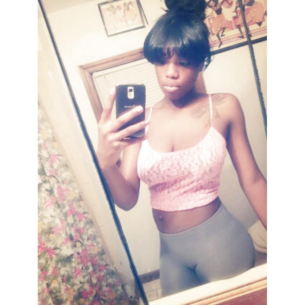 8P Can you boys cum on my pictures!