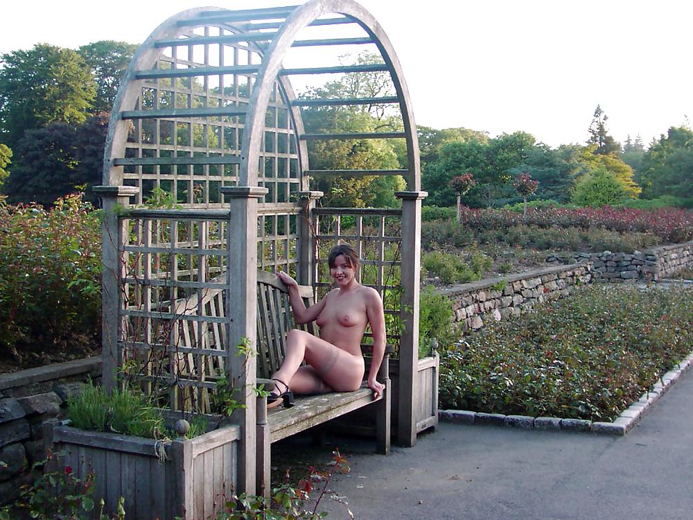 25P Very Pretty MILF outdoor