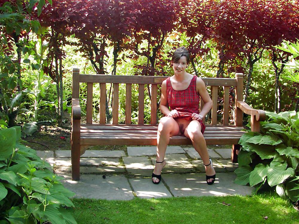 25P Very Pretty MILF outdoor