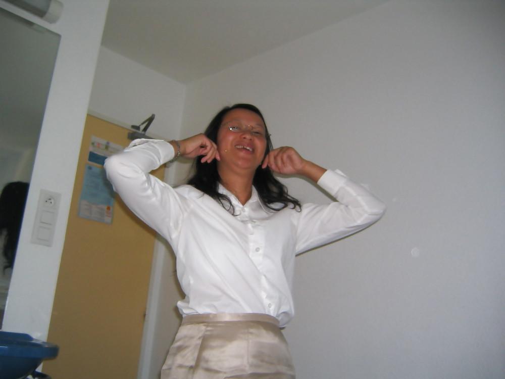 21P Thuy Anh jolie salope du vietnam fait sont strip tease
