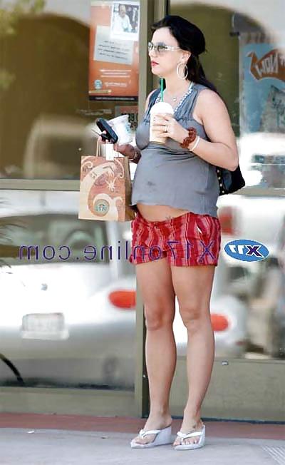 13P Britney pregnant and hot.