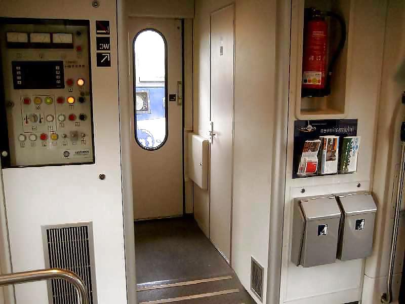 10P CUCK WIFE LENE fucked by two men in train