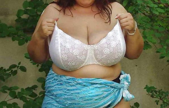 20P Chunky tits in bra 33