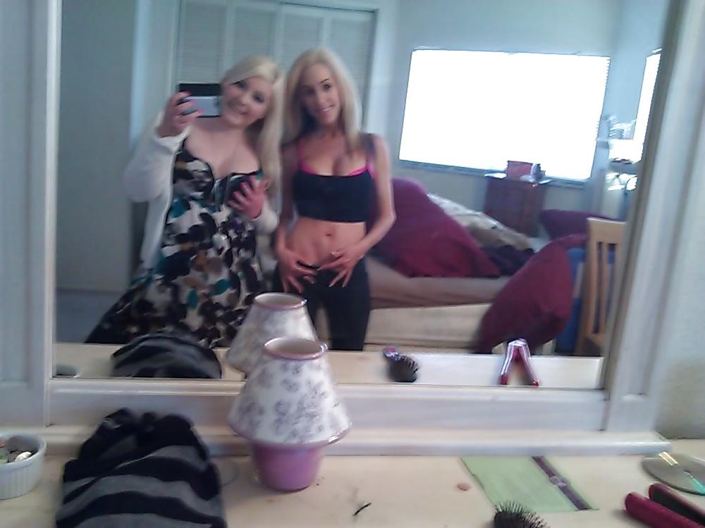 18P Carol Fake Tit Skinny MILF Umkleidekabine und Selbstaufnahme