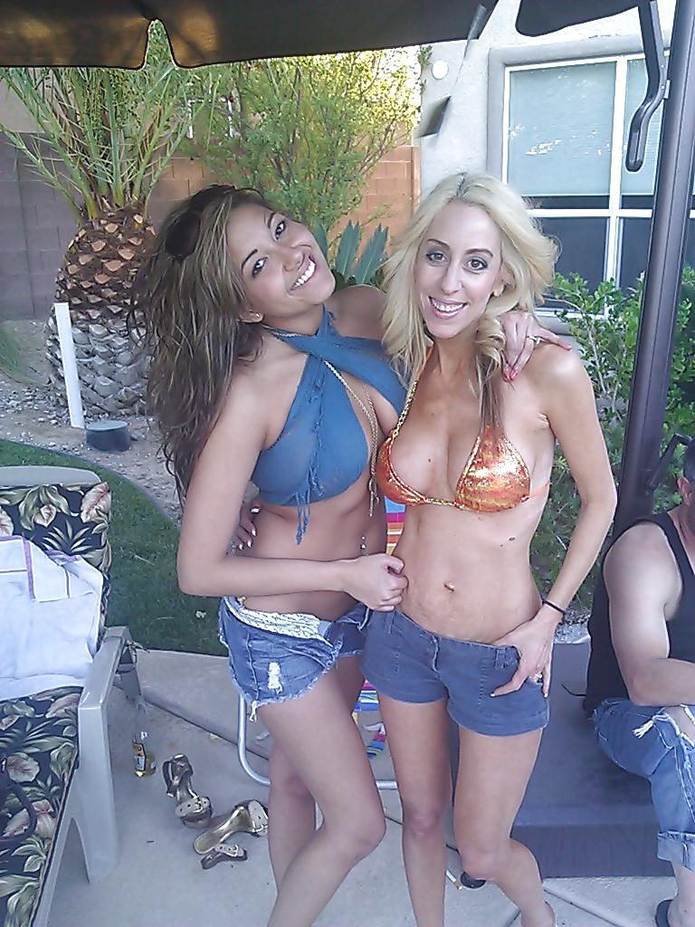 18P Carol Fake Tit Skinny MILF Umkleidekabine und Selbstaufnahme
