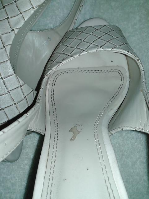 8P Cum on for my cousin's girlfriend the sandal of the platform