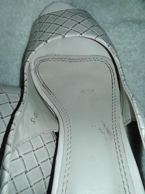 8P Cum on for my cousin's girlfriend the sandal of the platform