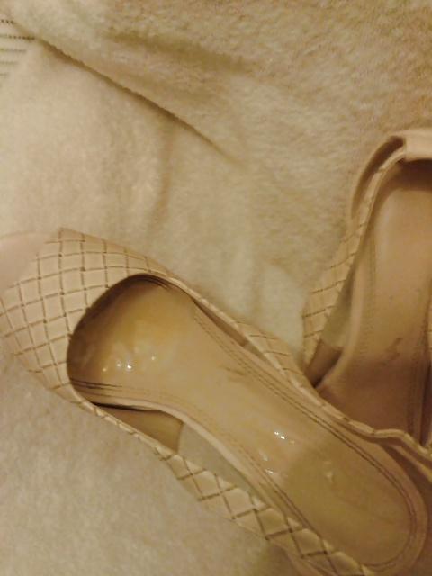 8P Cum on for my cousin's girlfriend the sandal of the platform