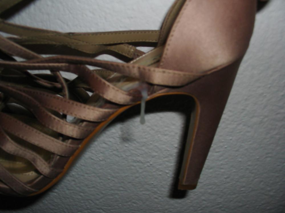 13P Cum on my wifes cousins shoes