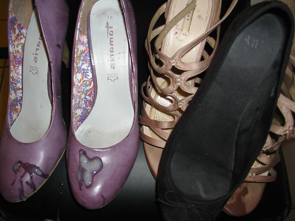 13P Cum on my wifes cousins shoes