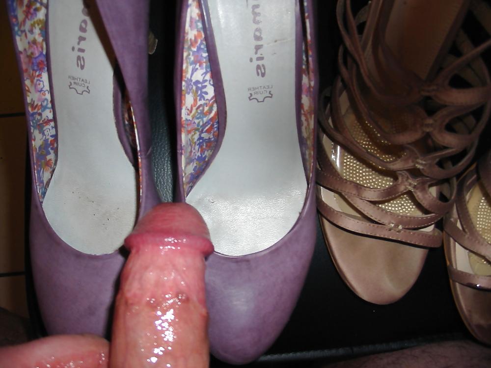 13P Cum on my wifes cousins shoes