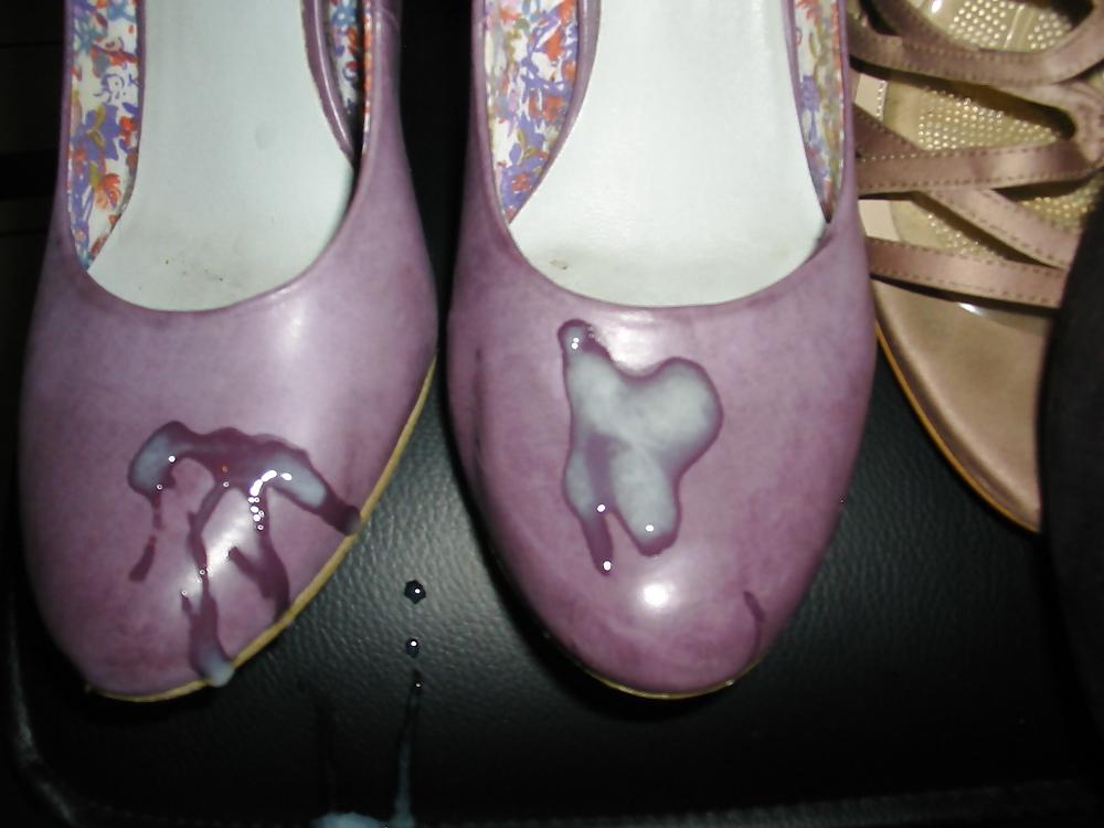 13P Cum on my wifes cousins shoes