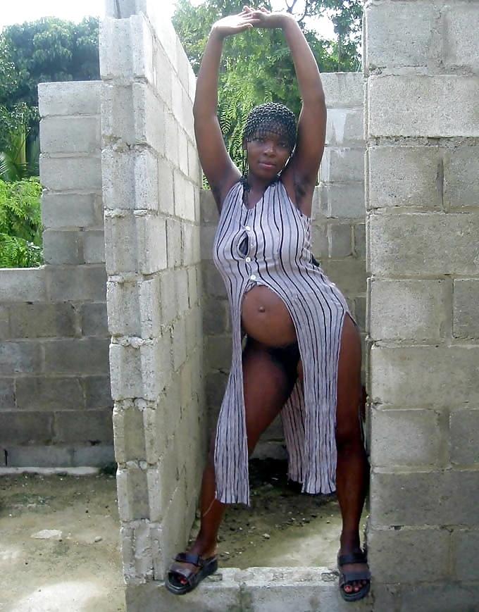 25P Pregnant women, black and white