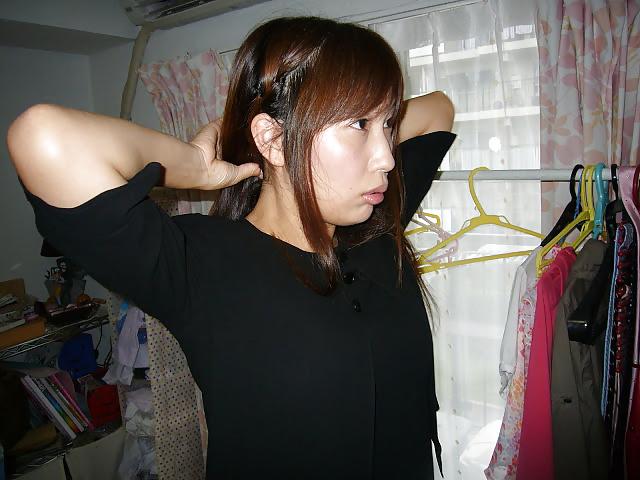 25P Japanese wife miki 's private photos leaked