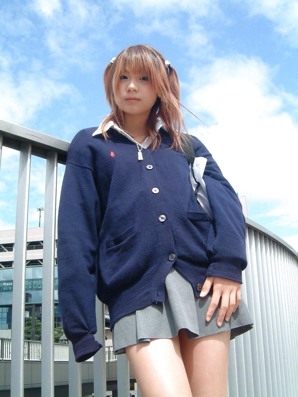 20P Japanese School Girls 08