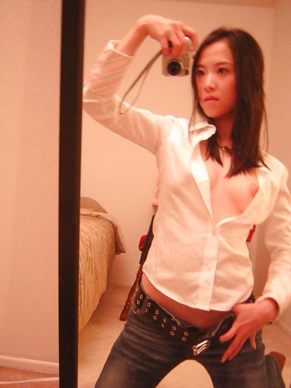 9P Pretty asian girl flashing her tits (III) ... and the rest 