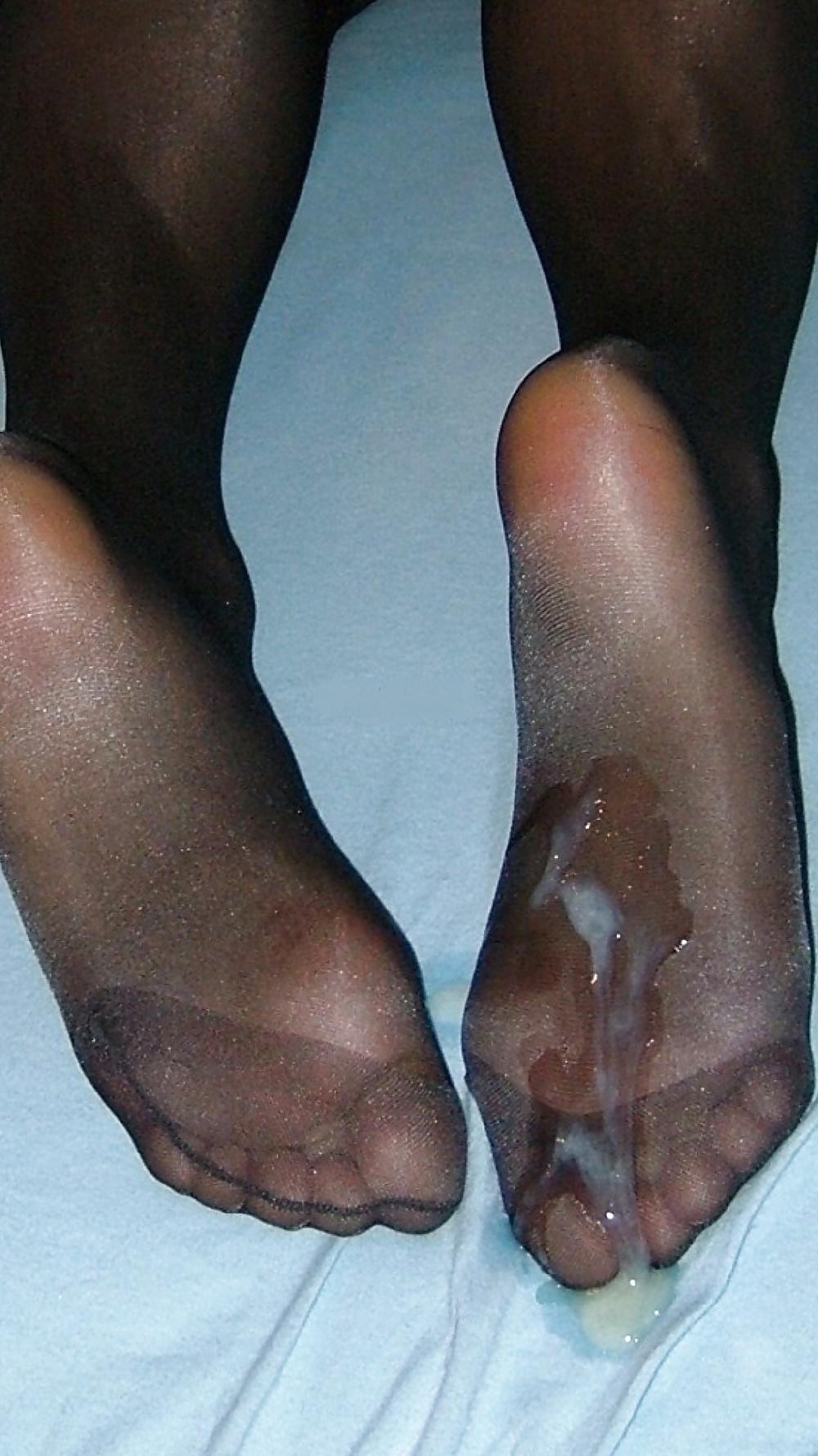 25P Cum on Her Nylons