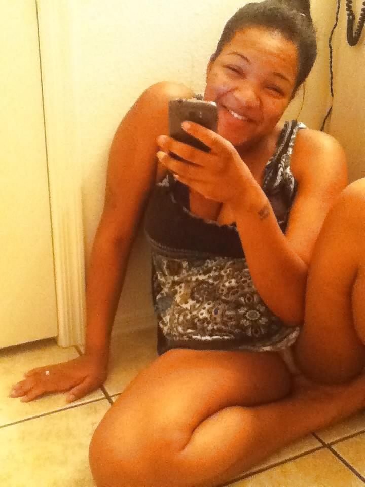 25P Private pictures found on photobucket #6