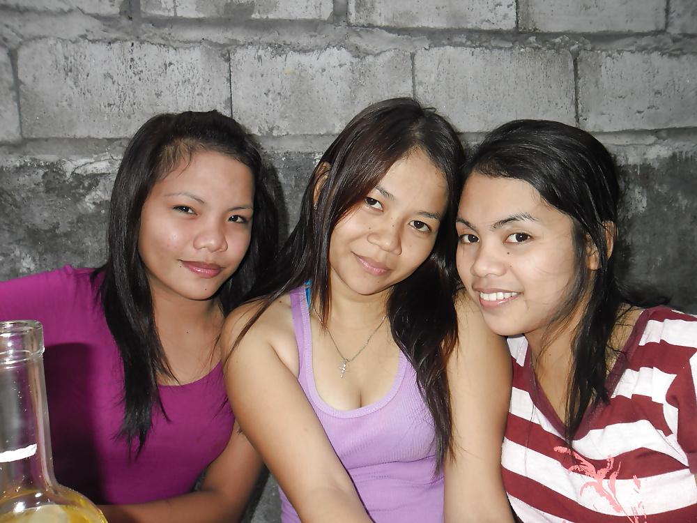 16P Pretty Bar Girls