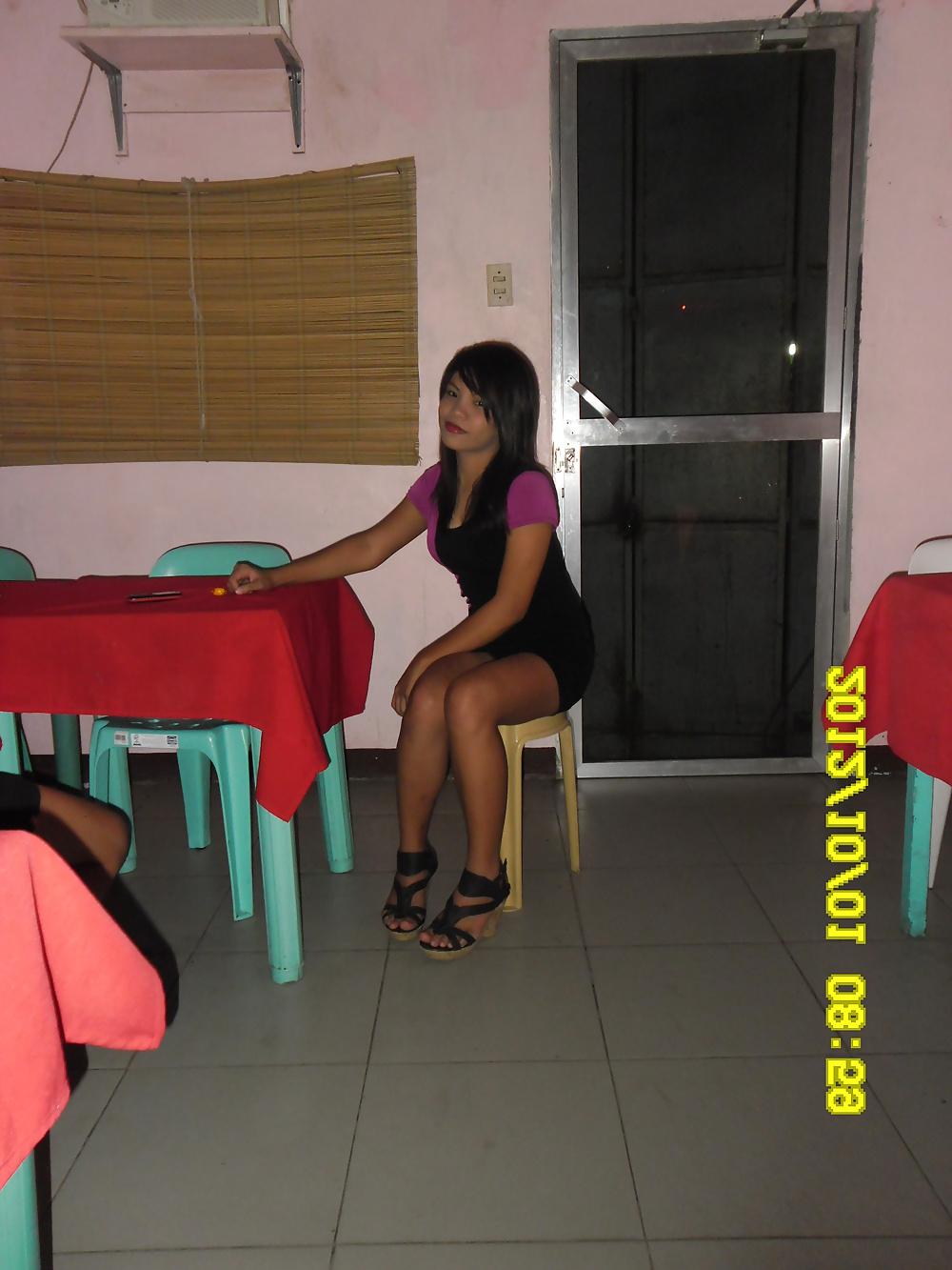 16P Pretty Bar Girls