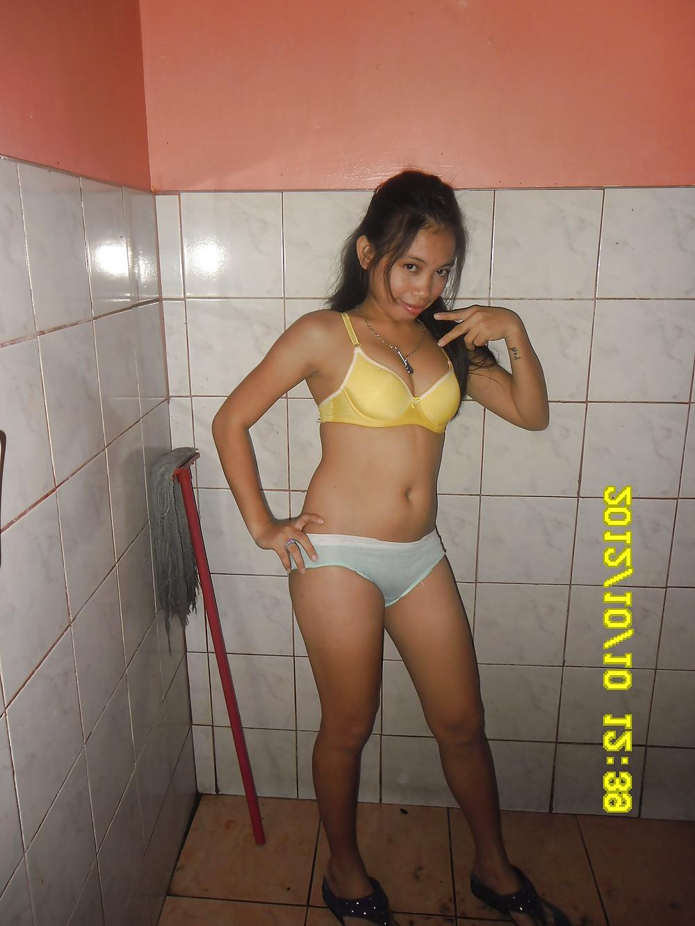 16P Pretty Bar Girls